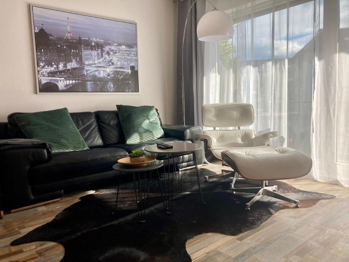 Living At Saarpartments -Adultsonly- 2 Bedrooms, Kitchen - Business & Holiday Apartments For Long- And Short Term Stay, 3 Min To Train Station, Secure E-Bike Parking! Saarbrücken Exteriér fotografie